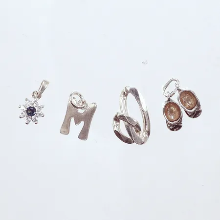 3 hängen, 1 länk, silver 830/1000 Vikt: 4,7 g