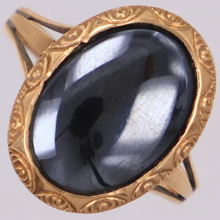 Ring, hematit, stl 17½, bredd: 2,1-18,2mm, gravyr, repig sten, 18K Vikt: 5,6 g
