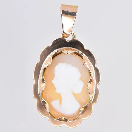 Hänge med Camé, längd 26 mm, bredd 13 mm, 18K. Vikt: 1,6 g