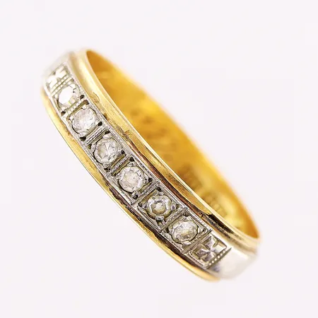 Ring, 8/8-slipade diamanter 6 x 0,02ct, stl 17¼, bredd 4mm, vit/gulguld, gravyr, 18K.  Vikt: 2,9 g