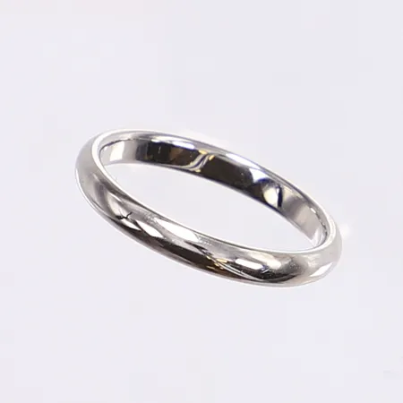 Ring, slät, stl 17¼, bredd 2,5mm, vitguld 14K Vikt: 2,8 g
