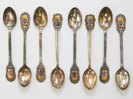 Åtta skedar, emalj, längd ca 11cm, Ramsele, Mema Guld & Silver Ab, år 1967, 830/1000 silver Vikt: 101,3 g