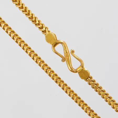 Kedja, längd ca 45cm, bredd 2,5mm, ojämnheter, 22K Vikt: 16,6 g