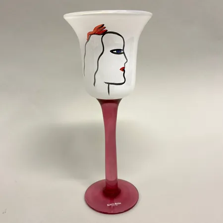 Pokal, Hon, Ulrica Hydman Vallien, Kosta Boda, handmålat glas, höjd 24,5cm, signerad och numrerad 7090323, exemplar 30/779, etikettmärkt Skickas med postpaket.