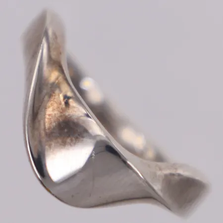 Ring, stl 18, bredd 3-7,6mm, GHA, silver 925/1000 Vikt: 4,8 g