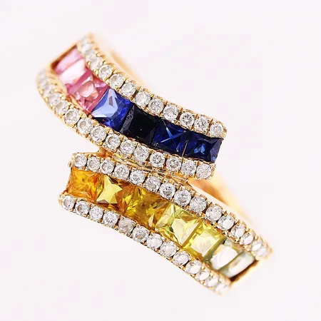 Ring, färgstenar, diamanter 56 x ca 0,005ct, en diamant defekter, stl 17, bredd 4-13mm, 18K Vikt: 7,2 g