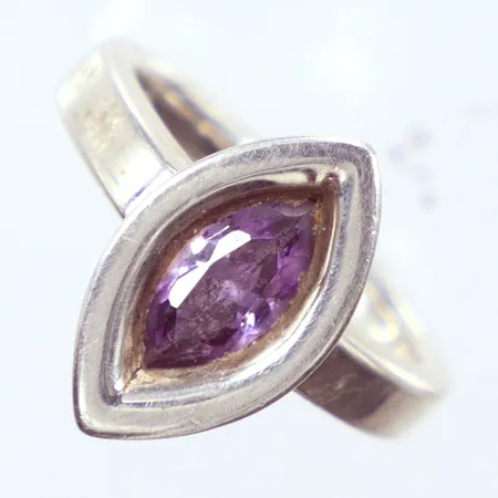 Ring ametist, silver 925/1000, Ø17½ Vikt: 7,2 g