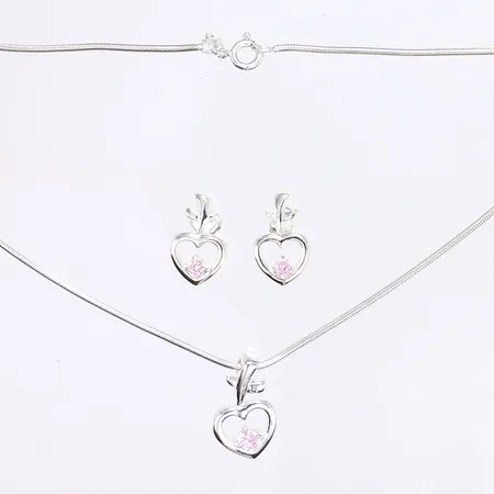 Smyckeset, halskedja 40cm bredd 1mm, hänge med rosa sten 19x11mm, örhängen med rosa sten16x10mm, silver 925/1000 Vikt: 10,5 g