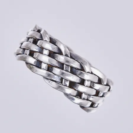 Ring, stl: ca 19¼, bredd: ca 9mm, 925/1000 silver  Vikt: 7,5 g