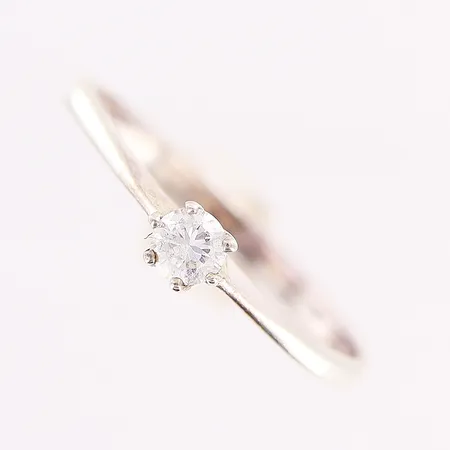 Ring stl 19, bredd 1,5-2,5mm, vit sten, silver 925/1000. Vikt: 1 g