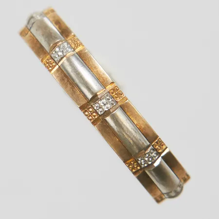 Ring, defekt, gravyr, skev, 18K Vikt: 3,3 g