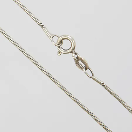 Kedja ormlänk, längd ca 42,5cm, bredd 1mm, ojämnheter, 925/1000 silver Vikt: 4,6 g