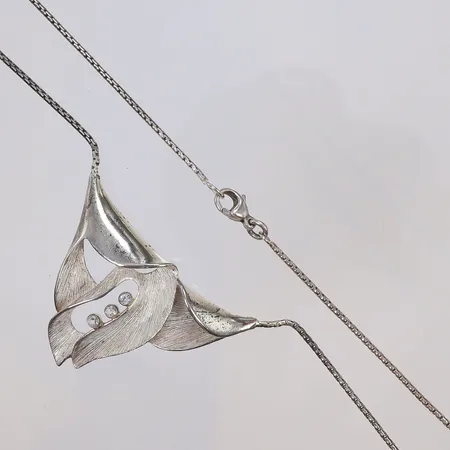 Collier med vita stenar 46cm bredd 1-35mm, otydliga stämplar, Finland silver 925/1000 Vikt: 16 g