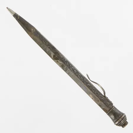 Penna, ca 12,5cm, bucklig, gravyr, finska stämplar 913/1000 silver Vikt: 17,6 g