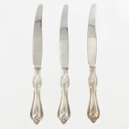 Tre knivar, silver 830/1000, bruttovikt 88,9 gram Vikt: 88,9 g