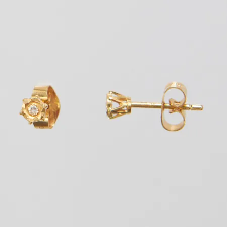Ett par örhängen, diamanter 2 x ca 0,01ct, Ø3,5mm, 18K Vikt: 0,8 g