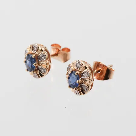 Ett par Örhängen med safirer diamanter ca 12x0,007ct , ca 8x7 mm, 18k. Vikt: 1,6 g