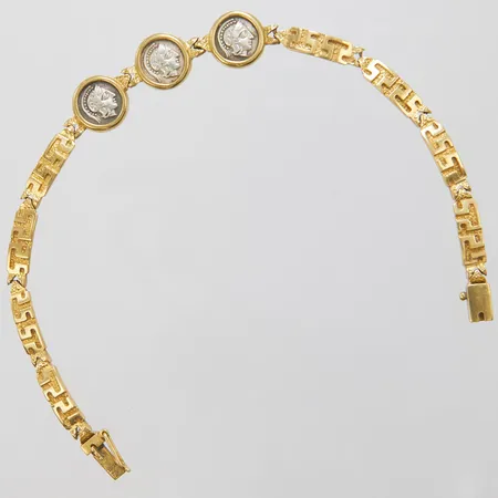 Armband, myntdetaljer i silver, längd ca 19,5cm, bredd 4,5-11,5mm, slitage, 18K, bruttovikt: 16,7g.