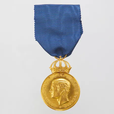 Medalj Carolus XVI Gustavus, 23K, krona i 18K, Ø 31mm, gravyr, tygband, bruttovikt: 31,8g Vikt: 31,8 g