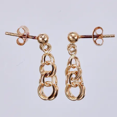 Ett par örhängen, Bismarck, längd: ca 1,8cm, bredd. ca 2-6mm, 18K  Vikt: 1,3 g