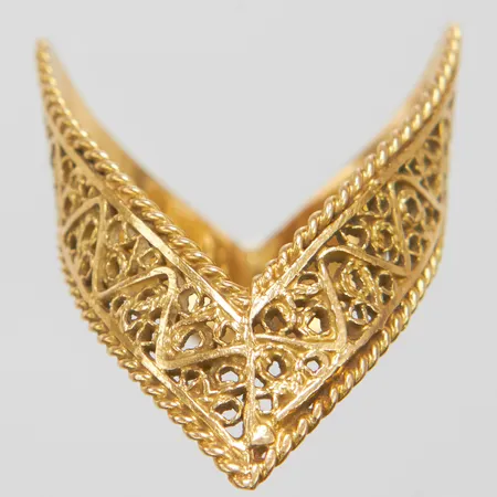 Ring, filigranarbete, stl 18½, bredd 7-7,5mm, 18K Vikt: 5,1 g