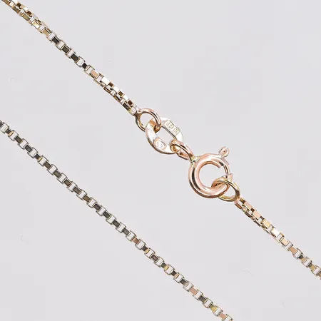 Kedja Venezia, längd 45 cm, bredd 1 mm, 18K. Vikt: 3,5 g