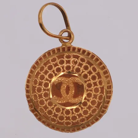 Hänge, genombruten dekor, 30x19mm, 21K Vikt: 2,9 g