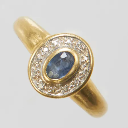 Ring, safir med diamanter 4 x ca 0,005ct, stl 16, bredd 2-10mm, 18K Vikt: 3,1 g