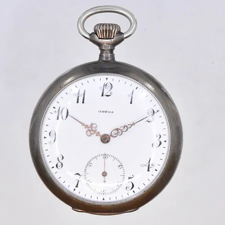 Fickur Omega, manuell, liten sekundvisare, Ø51 mm, boett nr 4111325, fungerar vid testtillfället, silver 800/1000. Bruttovikt 89,5g.