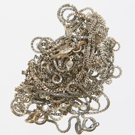 Diverse silver, skeva, skadade länkar, 830-925-1000 silver Vikt: 16 g