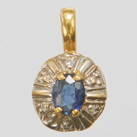 Hänge, safir samt diamanter 3 x ca 0,0025ct, längd ca 12mm inkl ögla, bredd 7mm, 18K Vikt: 0,6 g