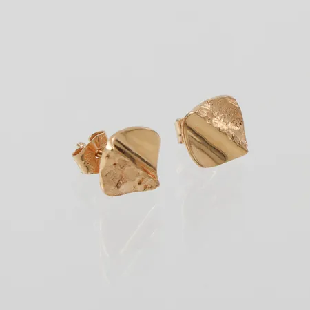 Ett par örhängen , mått ca 7,6x7,6mm,  olika lås, 18k  Vikt: 1,7 g