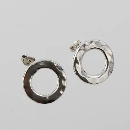 Parörhängen hamrad dekor, Ø 18mm, silver Vikt: 7,4 g