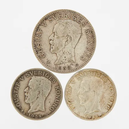 Mynt, en 2kr, två 1kr, silver 800/1000,  Vikt: 29,8 g