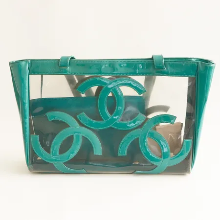 Väska Chanel, Teal Vinyl Patent Triple CC Tote, ca 38x27x11cm, datumkod: 9647573, år 2004-2005, bruksslitage/fläckar, tillhörande ej avtagbar clutch 27x18cm, dustbag, 