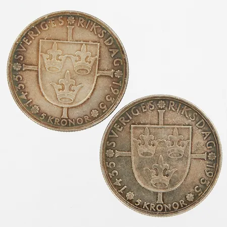 Två mynt, Gustaf V Sveriges konung, Med folket för fosterlandet, år 1935, nominellt värde 5kr, silver 900/1000 Vikt: 49,9 g