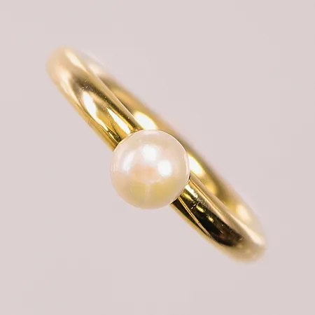 Ring, Ø17, odlad sötvattenspärla ca 6mm, 14K 2,0g.