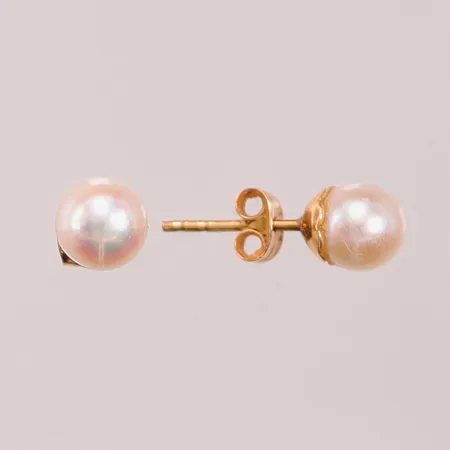 Ett par örhängen, pärlor ca 6mm, 18K 1,2g.