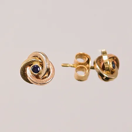 Ett par örhängen, 6mm, 18K 0,8g.