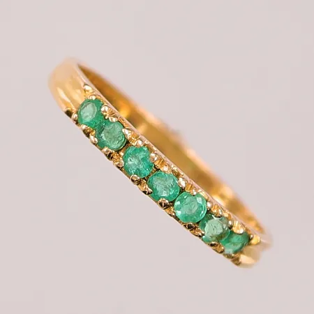 Ring, smaragder, Ø17½, bredd:2mm, 18K 1,8g.
