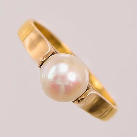 Ring, Ø18, pärla ca 7mm, fattning i 18K, skena i 23K 4,8g.