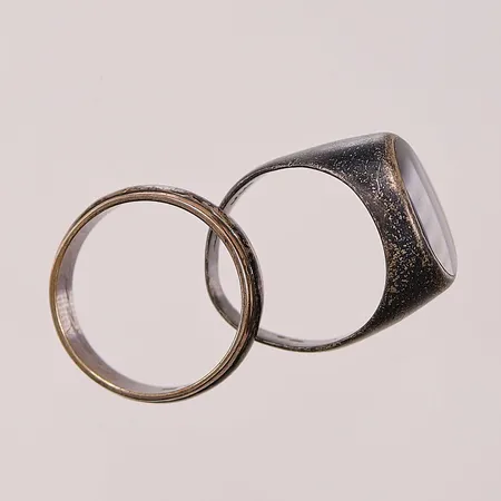 2 Ringar, oxiderade, 830/1000 Silver 7,5g.