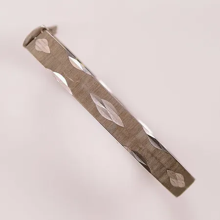 Armring, 58x51mm, engelska stämplar, dekor, 925/1000 Silver 14,1g.
