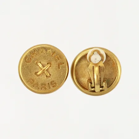 Ett par örhängen, Chanel Paris, Ø21mm, clips, nummer: 94A, gulmetall, originalask