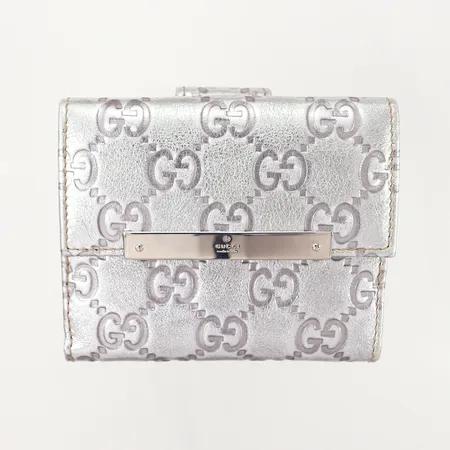 Plånbok, Gucci silverfärgad monogramläder, plats för åtta kort, sedelficka, myntfack med tryckknapp, bredd: 105mm, höjd:90mm, originalask Vikt: 0 g