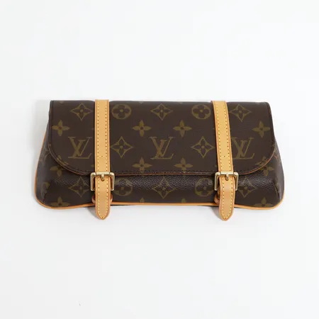 Väska, Louis Vuitton Pouchette Marelle, monogram canvas, skinndetaljer, datumkod:  MI1014, France november 2014, 11x25cm, saknar midjerem, dustbag