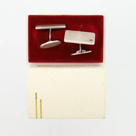 Ett par manschettknappar med sten, 12x26mm, Q9-1966, silver 835/1000, etui Vikt: 16,1 g