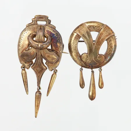 2 dräktsmycken Broscher, längsta: 65mm, silver 830/1000 Vikt: 12,6 g