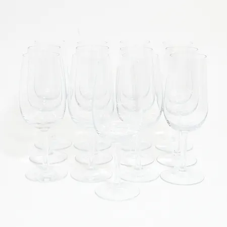 13 vitvinsglas, Bouquet av Signe Persson-Melin, Kosta Boda, Ø37mm, Höjd:17,5cm, nagg på två fötter Skickas med postpaket.