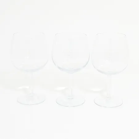 Tre rödvinsglas, Bouquet av Signe Persson-Melin, Kosta Boda, Ø70mm, Höjd: 17cm Skickas med postpaket.